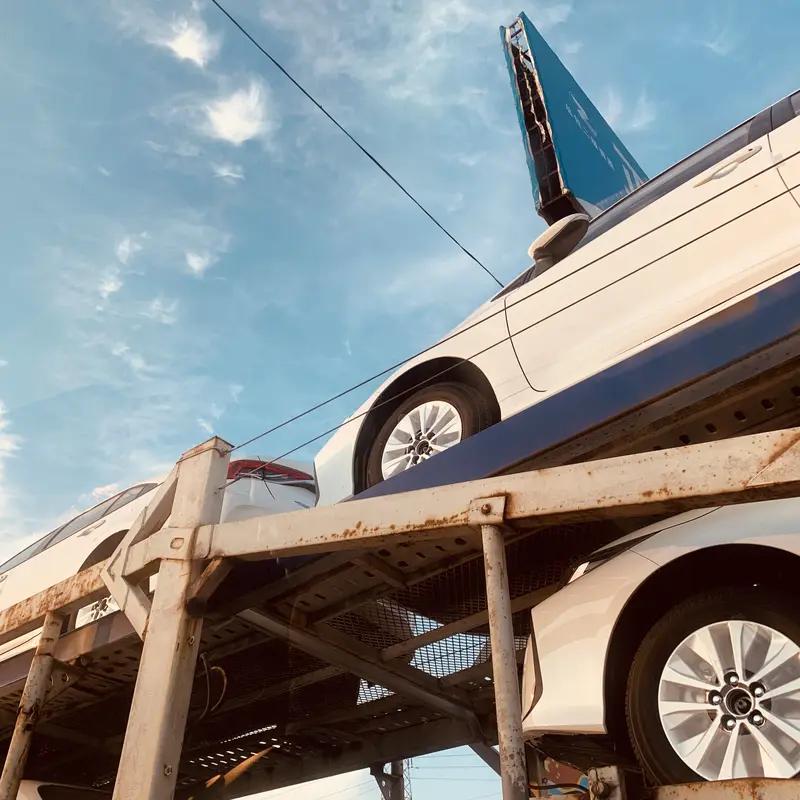 临近春节，汽车托运业务订单量激增，不少市民选择将车拖运回老家，汽车托运成为车主精