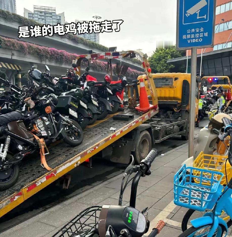 油轮被扣，和电动车被拖走是不是一样的心情?一样的难受?
面对真正的强者，只能忍着