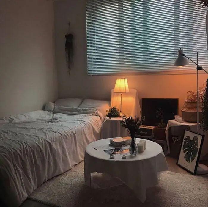 不知不觉，又老了一岁。昨天历历在目，转眼一别经年。岁月悠然，来不及慨叹，不知不觉