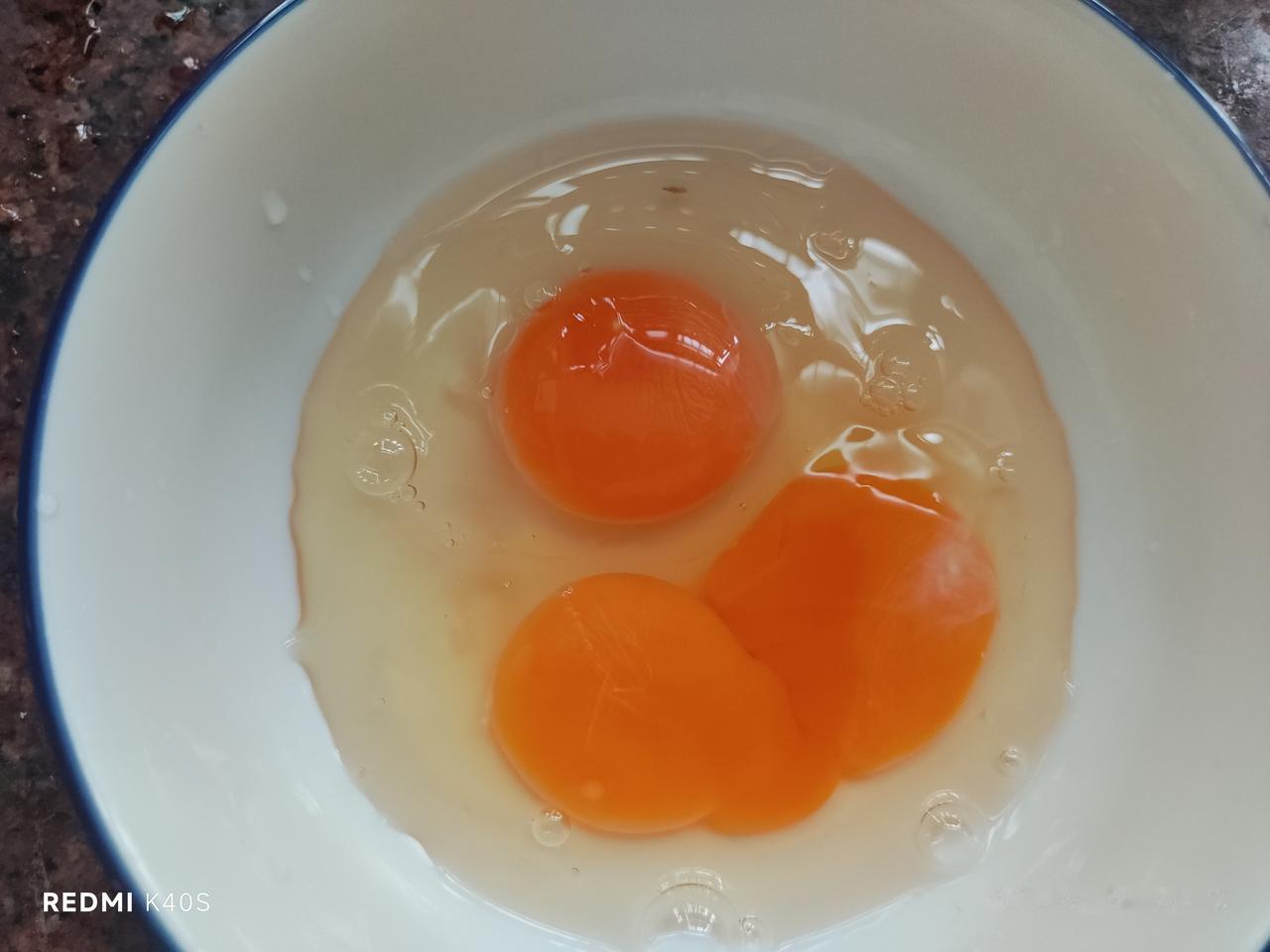 随手打个鸡蛋，没想到开出稀罕货，原来好运真的会从早餐开始✨

今早打鸡蛋准备做蒸