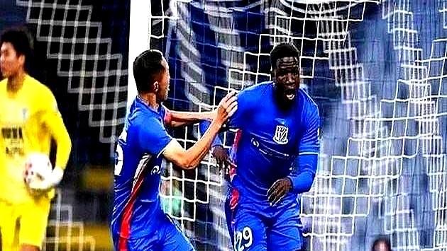 申花处理伤病，真是吃过大亏了。

当初阿马杜左膝韧带重伤，医生说得养3-4个月。