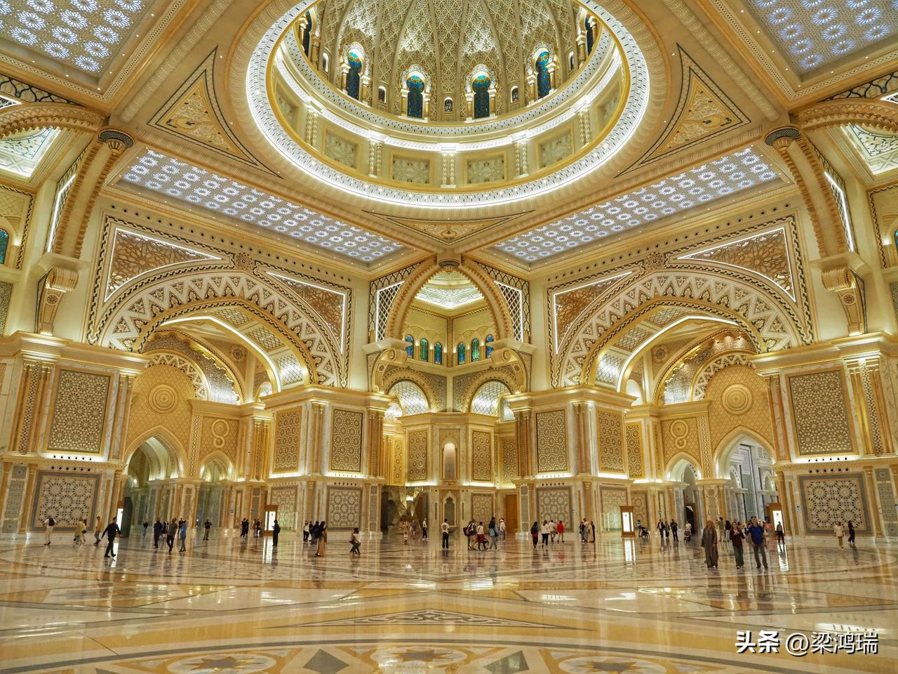 阿联酋总统府，又称国家宫殿（Qasr Al Watan），位于首都阿布扎比。它不