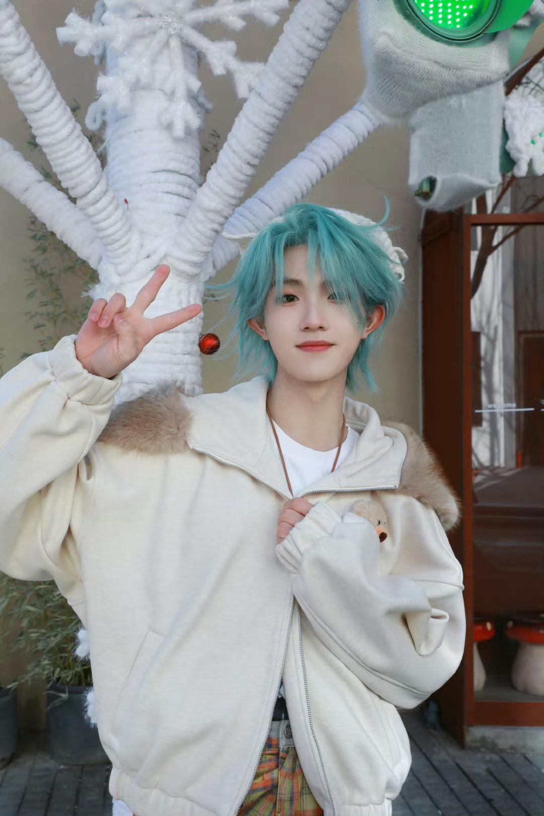 手搓版苏新皓接力摇这魔性的摇摆节奏，配上他的舞蹈，看着看着感觉被苏新皓注入了满满