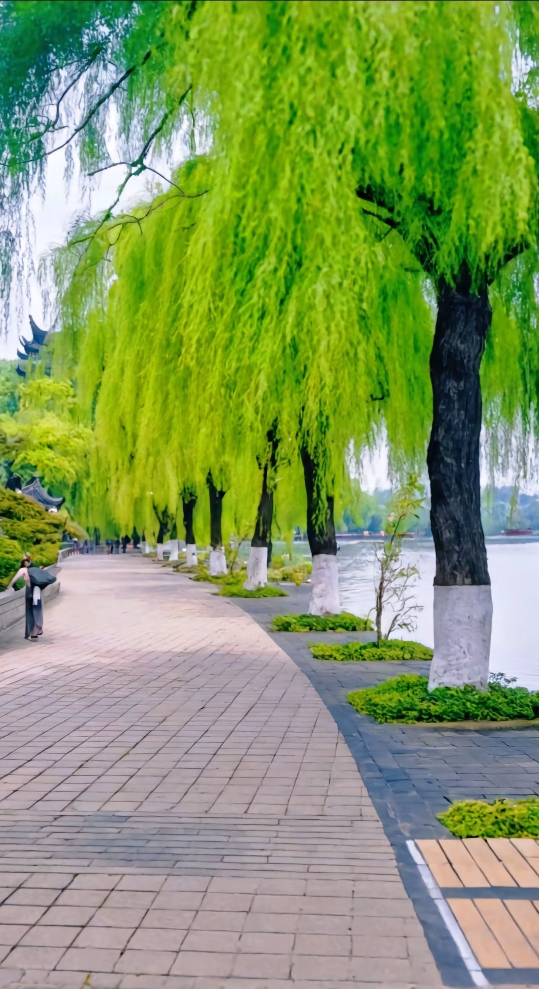 怡心戏对联成语吟联三万对 柳阴匝地轻风过，求下联？（柳阴匝地成语）……马蹄韵中华