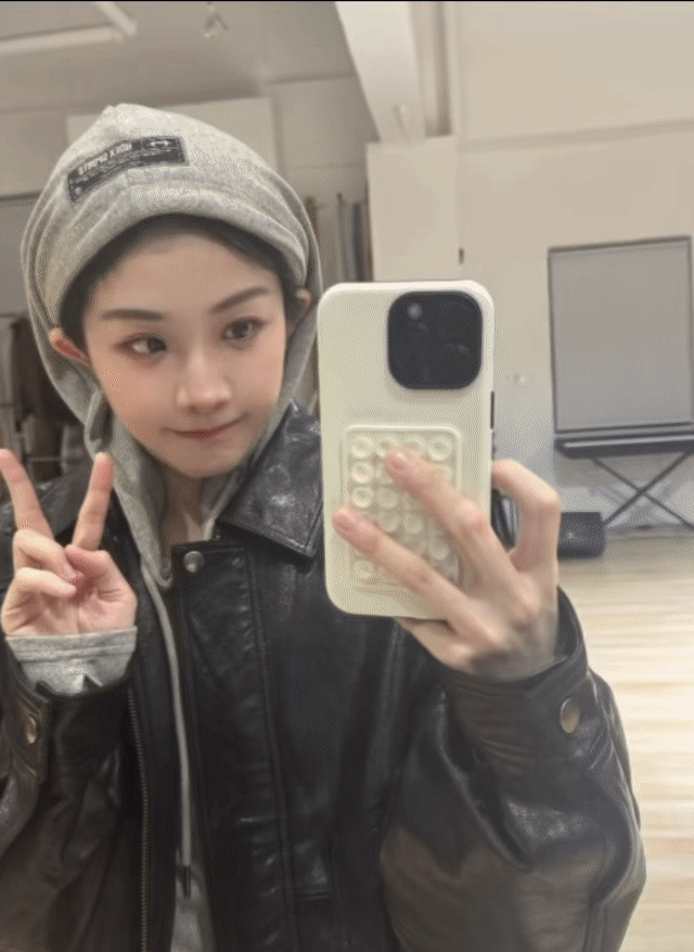 芝士娱乐 被这个戴帽子还要露出耳朵👂🏻的喻言萌晕啦🥹🥹 喻言