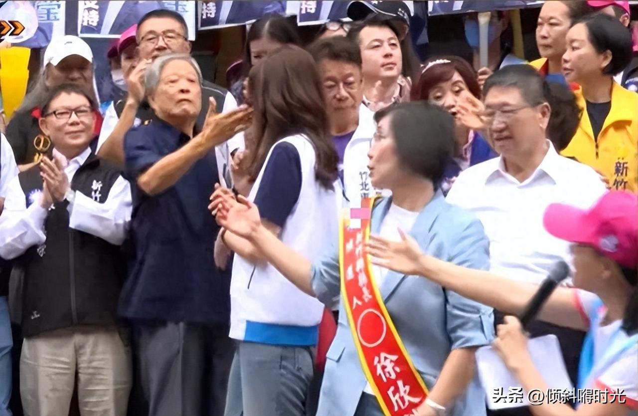 没想到，针对近日国民党主席郑丽文前往新竹，被金门前县长范振宗用手打郑丽文耳刮子一