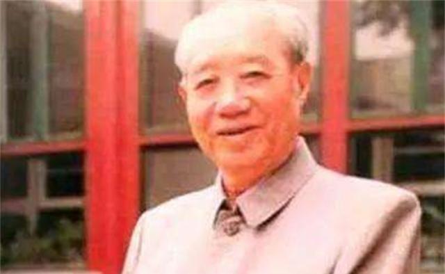 1994年6月14日至15日，已经73岁高龄、退休多年闲赋在家的华国锋同志携夫人
