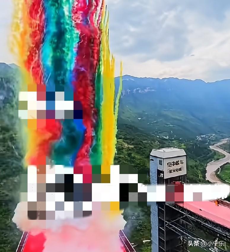 7月31日，云南宣威，尼珠河大峡谷内，垂直高度288米的二号扶摇梯正式开通。两座