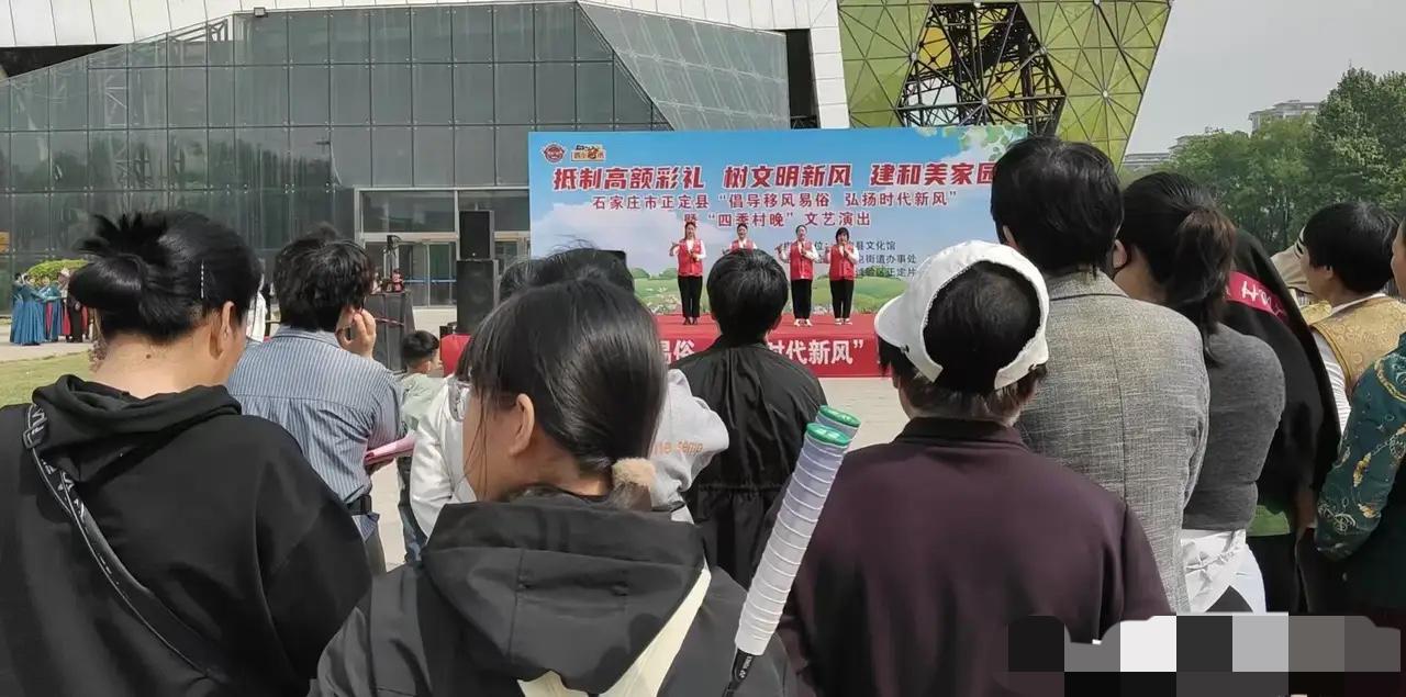彩礼这习俗流传了上千年，原本只是婚嫁里的一份礼数，一份诚意。

可看看现在，这份