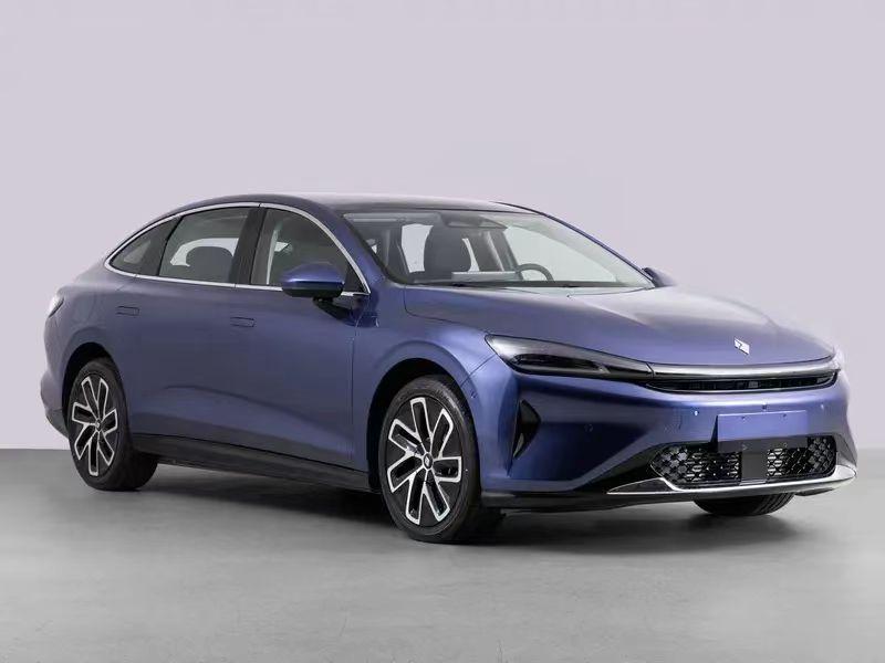 【宝骏全新中大型轿车宝骏云光申报图 提供纯电及插混两种动力】在工信部最新一期申报