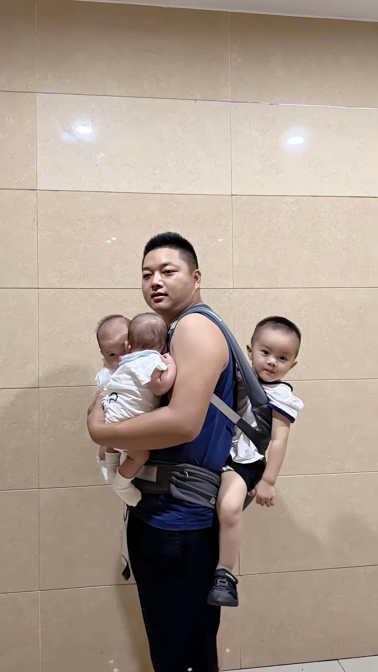 头胎生个儿子，出生那天他乐得像个孩子
他说要是再生个女儿，人生都圆满了，
一不小