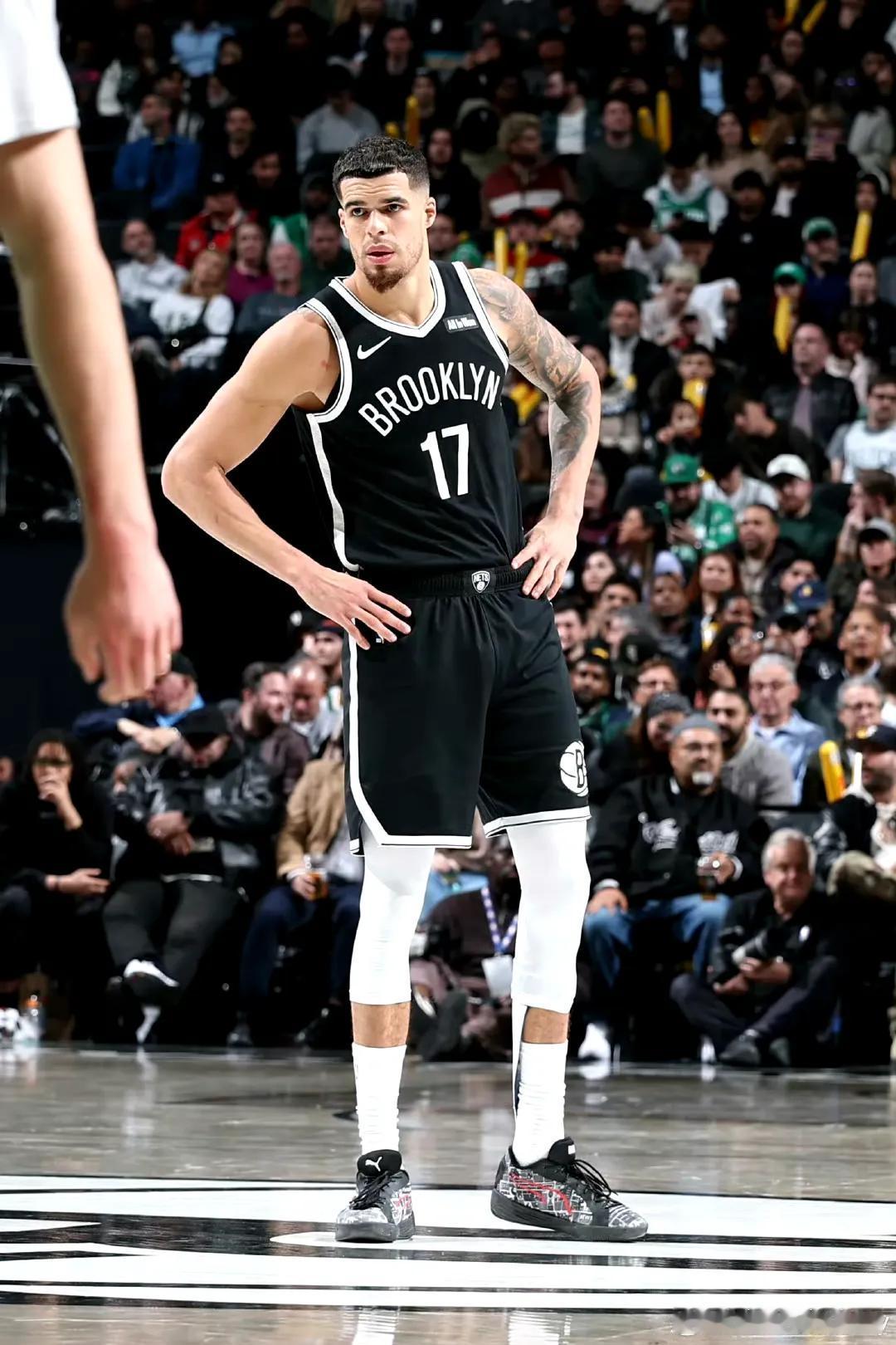 小波特无球跑位寻找机会的意识
这一点太适合勇士了，毕竟是冠军前锋
有尺寸有投射能