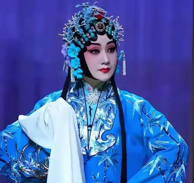 在济南的一次演出活动中，我见到了刘桂娟，她性格开朗，言谈诙谐，很有亲和力。后来第