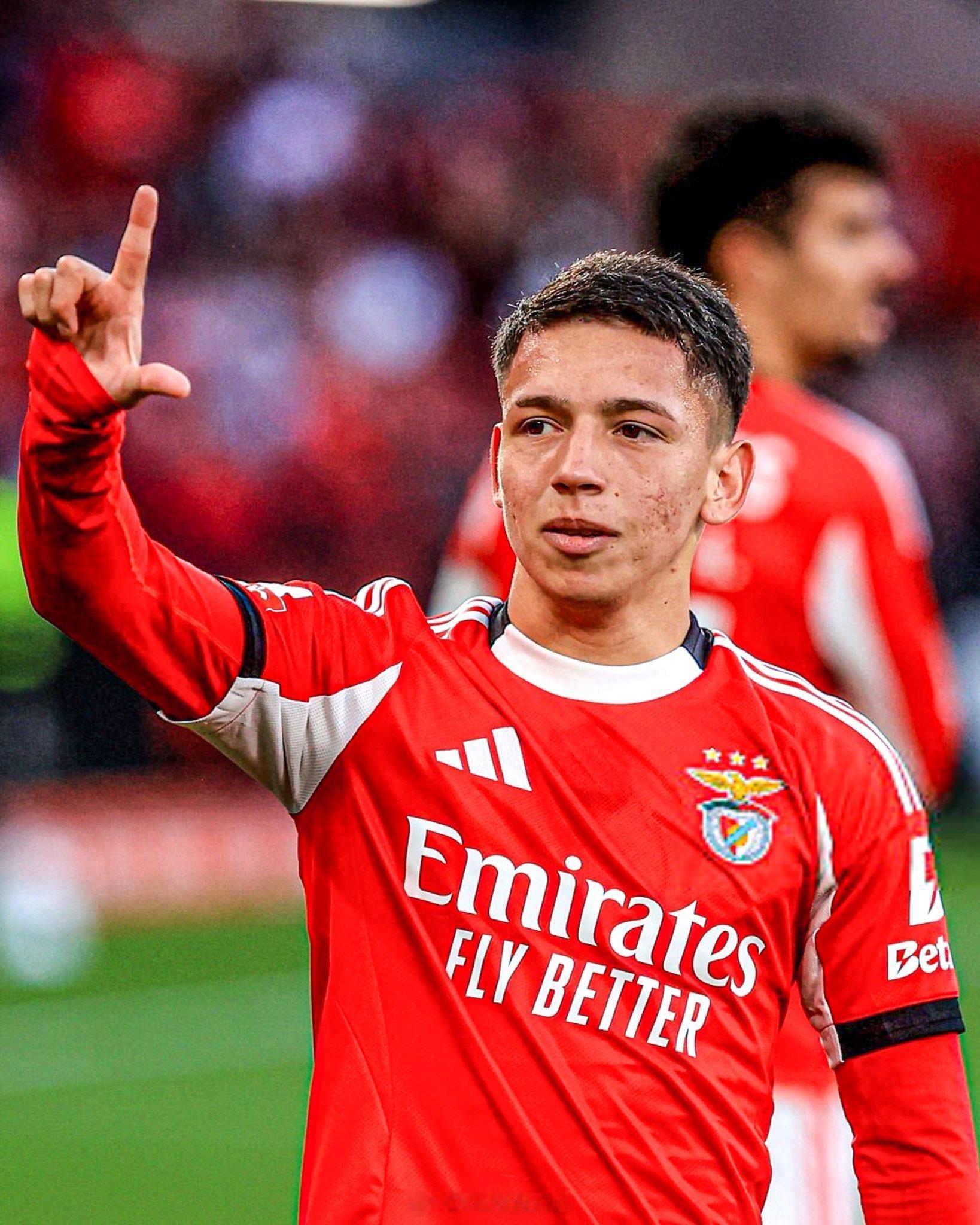 ⚡️🇦🇷 詹卢卡·普雷斯蒂亚尼在葡萄牙本菲卡2-0战胜国民队的比赛中表现出色