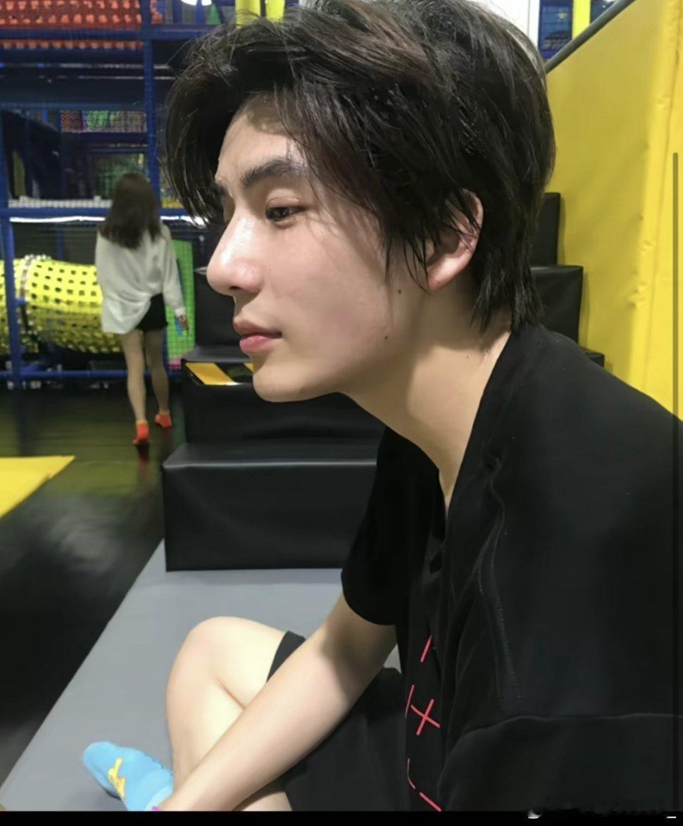 #王安宇[超话]# 感觉他是那种细腻，会考虑别人，有共情能力，性格有些内敛，又有