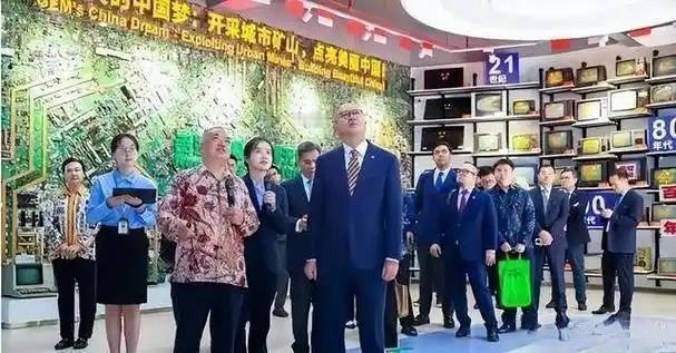 953亿中企资金要打水漂？印尼刚拉菲日谈合作，小泉专机就落地第三国！

印尼这波