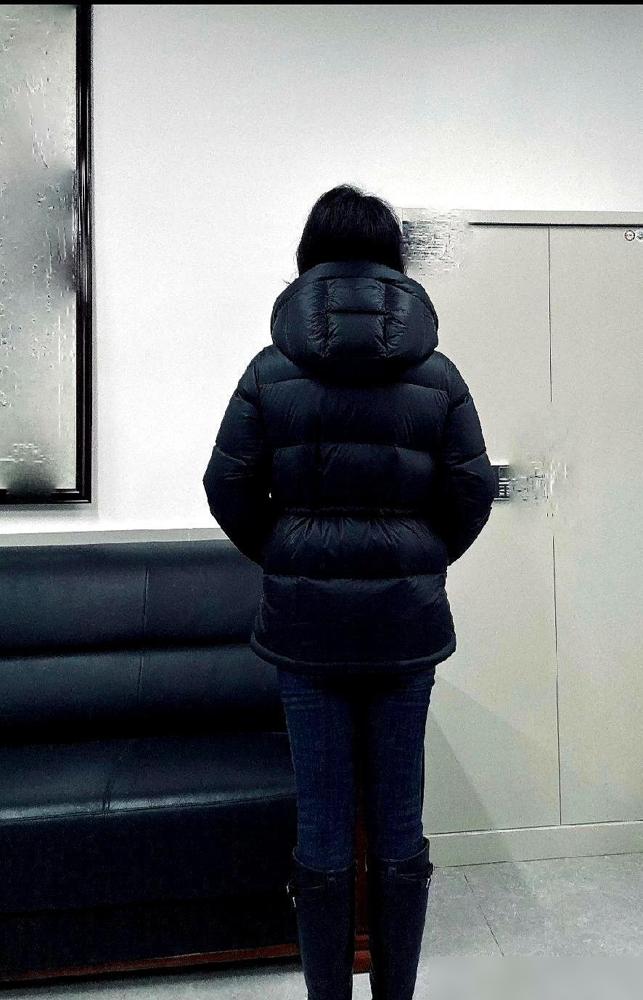 谁再说羽绒服要贴身穿才暖和，那纯粹是想在零下二十度的户外玩一把自虐。

好多人觉