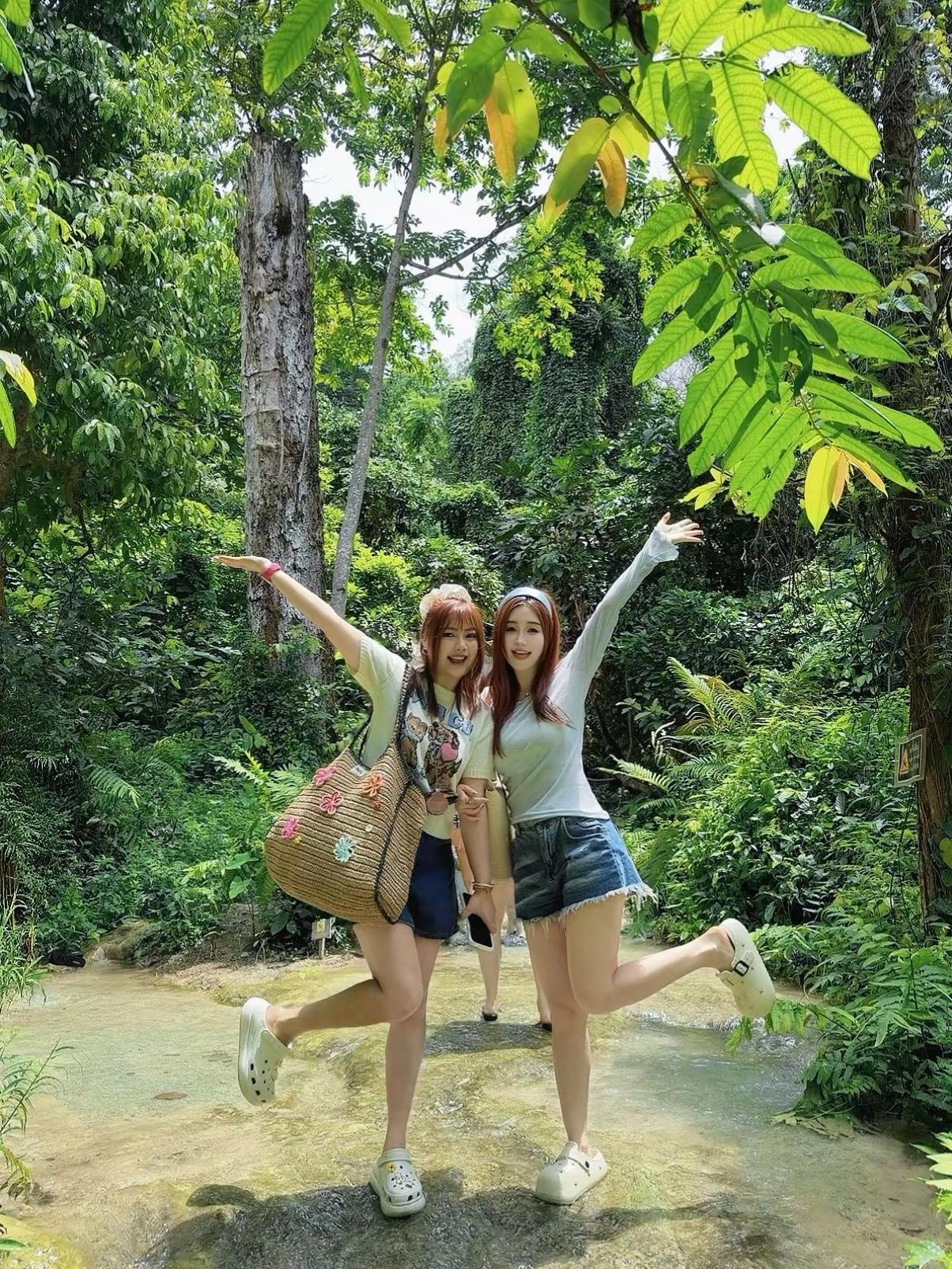 闺蜜旅行👭清迈 人生建议：阳光明媚的日子就要跟好朋友粗去玩！粘粘瀑布 春天就要