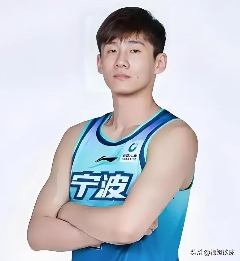 CBA常规赛第一阶段结束，宁波队最强首发五虎是——

控卫：辛普森！29岁，身高