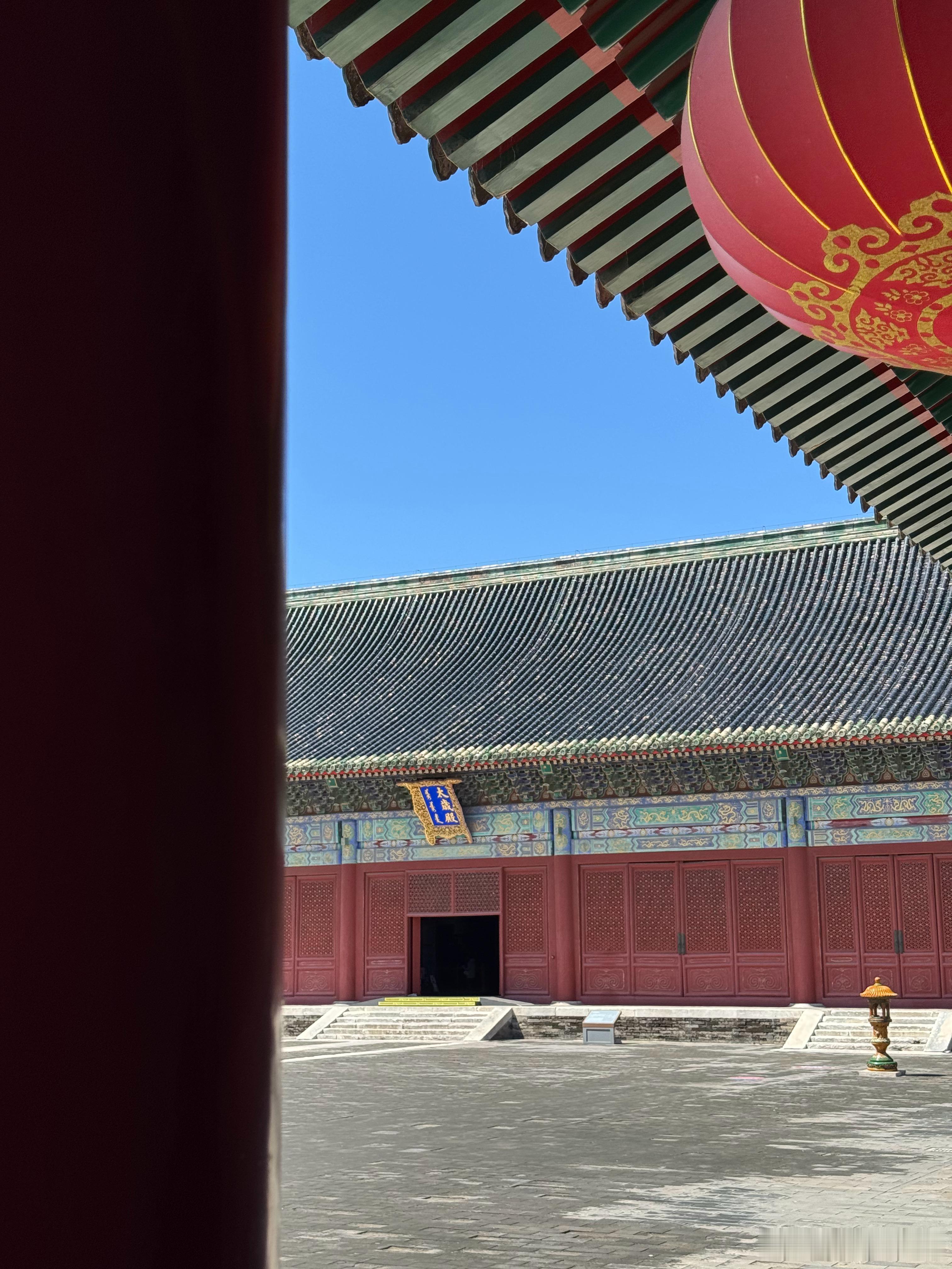 雨天终于过去，前两天北京潮湿的仿佛置身广东。  ​​​