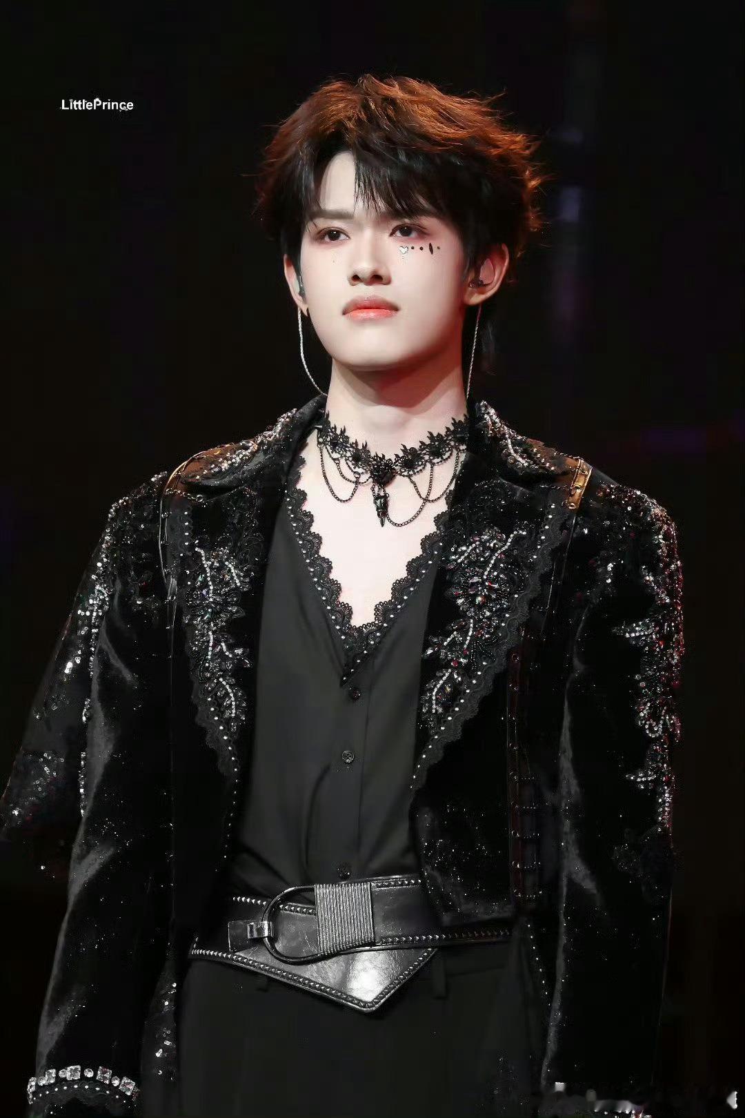 张极转音转强混转头声 张极舞台唱功封神！转音转强混再转头声一气呵成，技巧与质感双