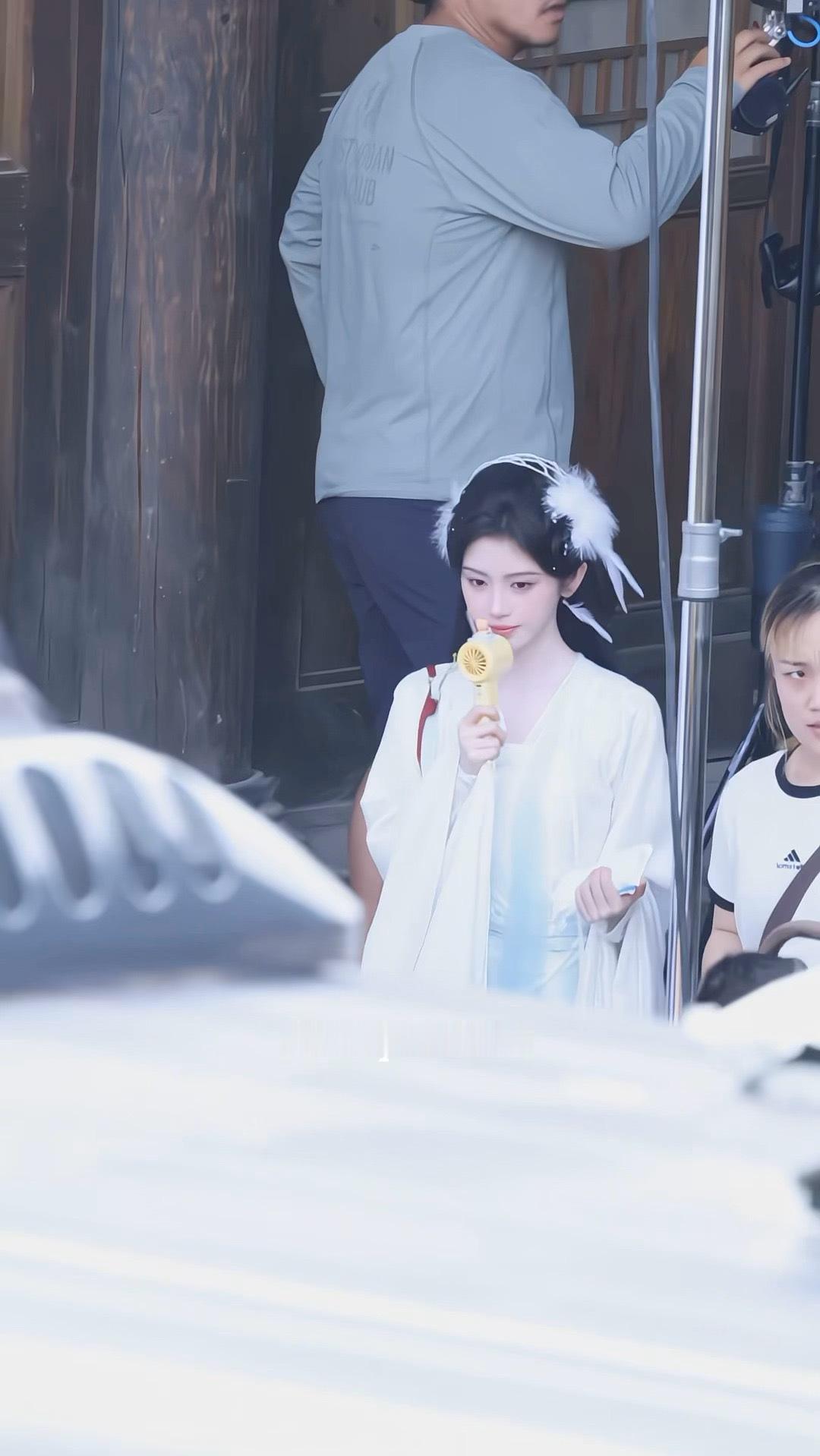 鞠婧祎 jjy鞠婧祎苏绿夏 或许不打伞的雨才刻苦铭心.