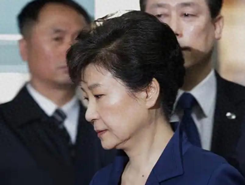 难怪朴槿惠终身未婚，原来她心中的理想标准，竟是一位“中国人”。

韩国社会里，四