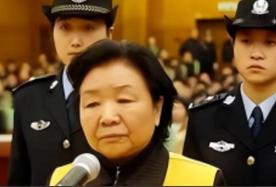 她被判无期徒刑，却在狱中表现良好，前前后后获得了3次减刑。该新闻一经发布，网友们