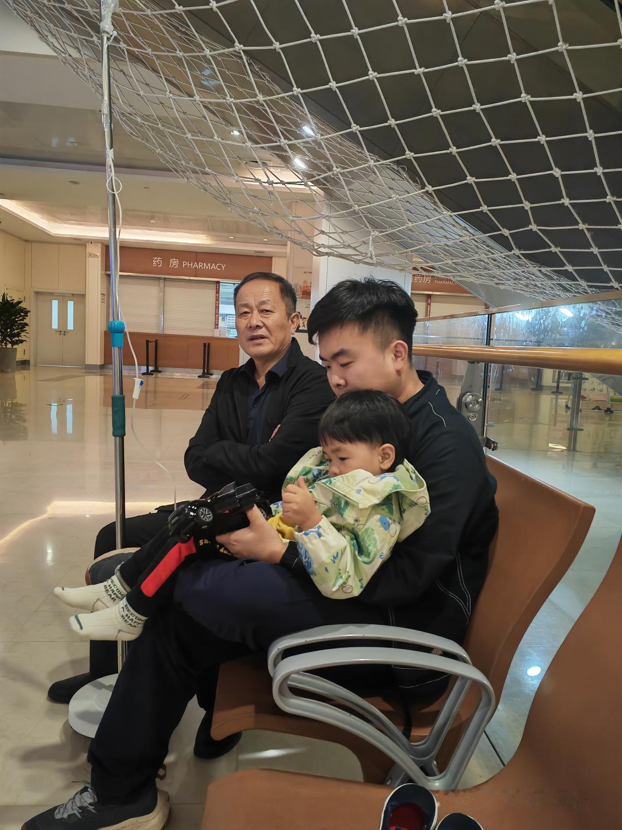 没看好孙子，把嘴唇给磕裂了，心疼的撕心裂肺，内疚到想打自己耳刮子，哎！多么不合格