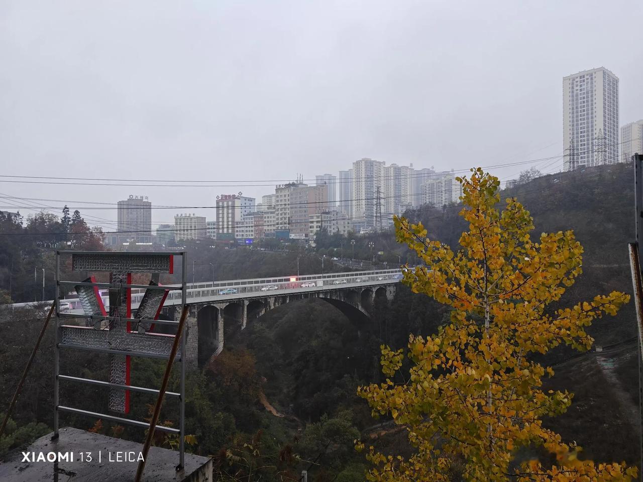 【乌蒙山中的老人最难熬冬天】乌蒙山冬季的天气很冷，常伴有冰凌冻雨，所以，年龄大又