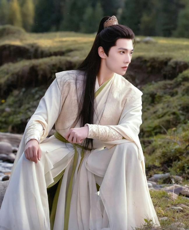 杨洋《凡人修仙传》云合登顶
首登占比17.9%，播放量3800万左右，跑赢腾讯的