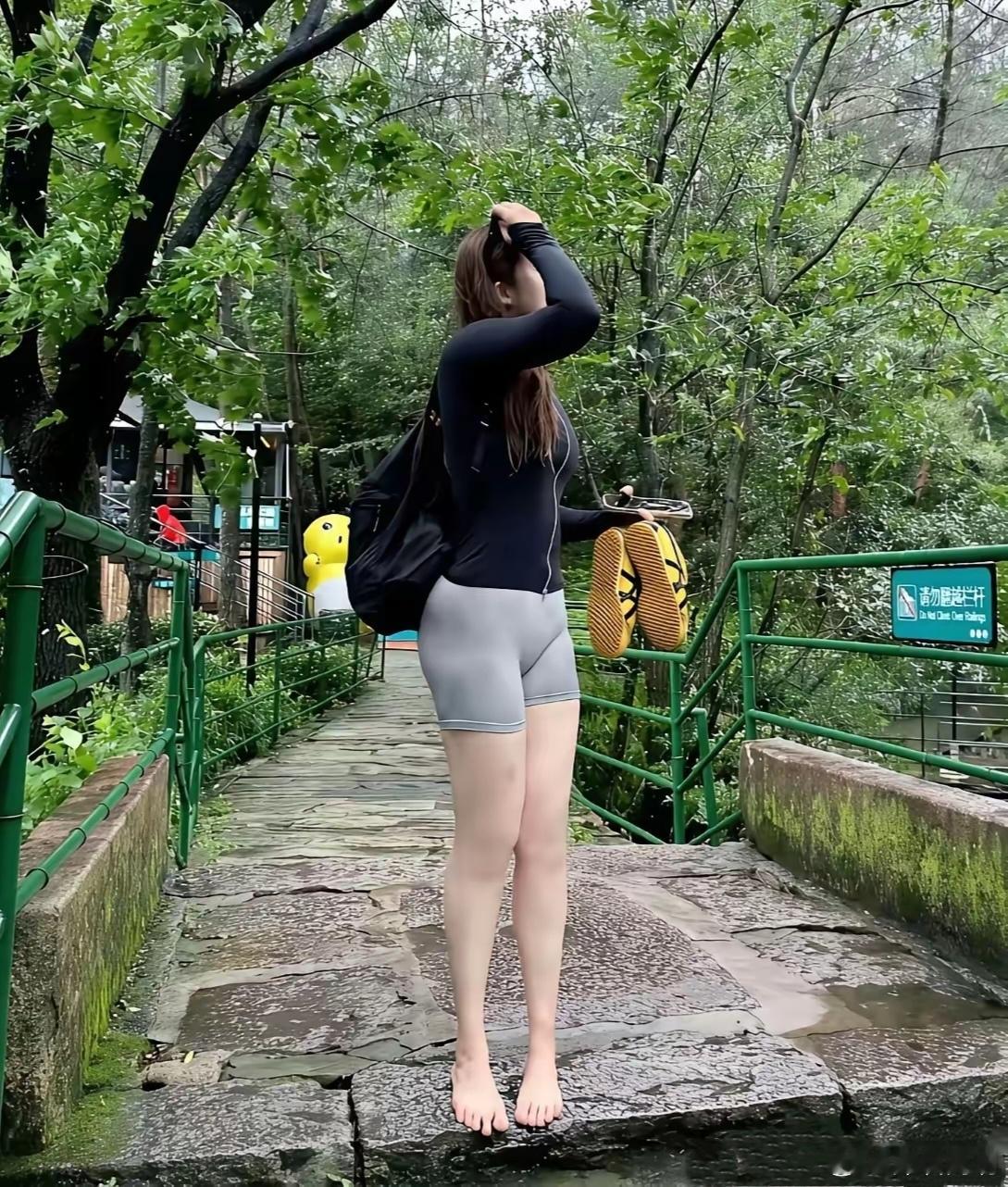 周日爬山，一场暴雨毁所有。[鲜花] ​​​