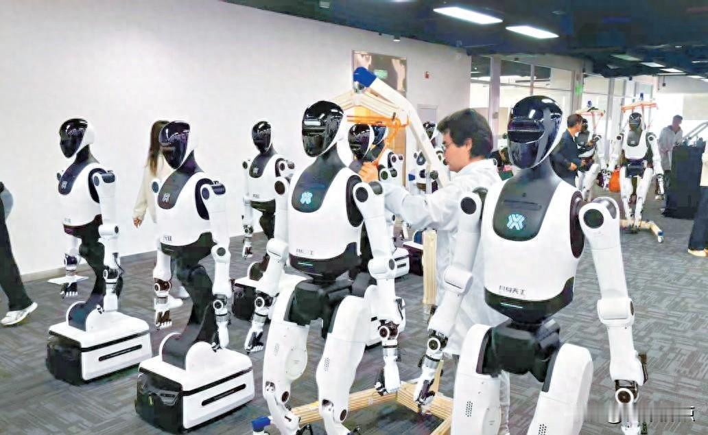 北京刚建好人形机器人中试平台，实验室成果卡在“做出来”和“卖出去”之间，它真能打