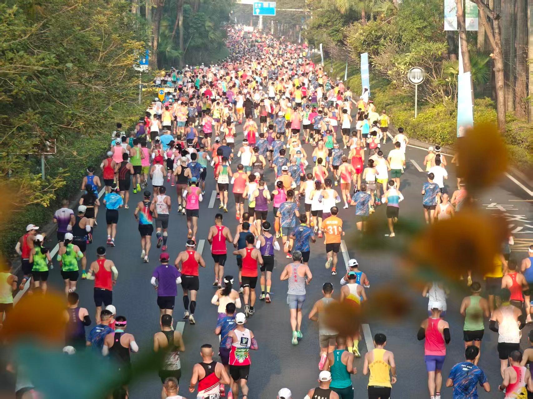 深圳昨天还雾蒙蒙，今天天气很适合跑步。 