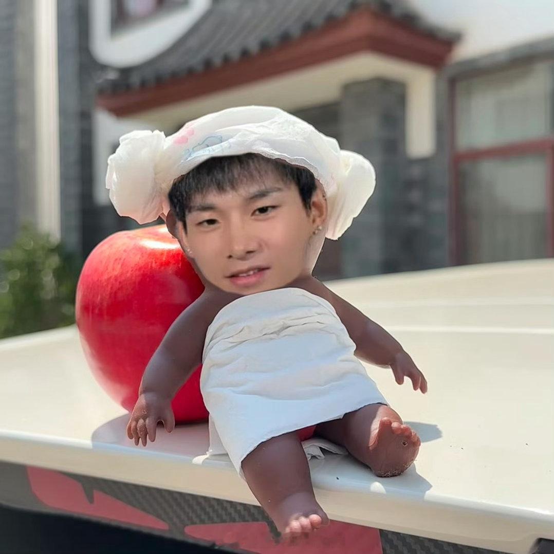 姚琛怎么晒成娜塔莎了 直播里钱锟看姚琛的眼神，充满了“我不认识这个人”的嫌弃。姚