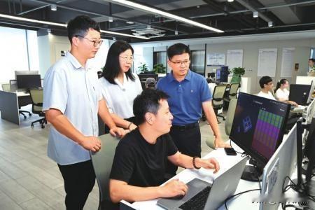 浙大实验室里真跑着个“猕猴大脑”，22亿神经元不靠吹，是实打实通了电在干活，它到