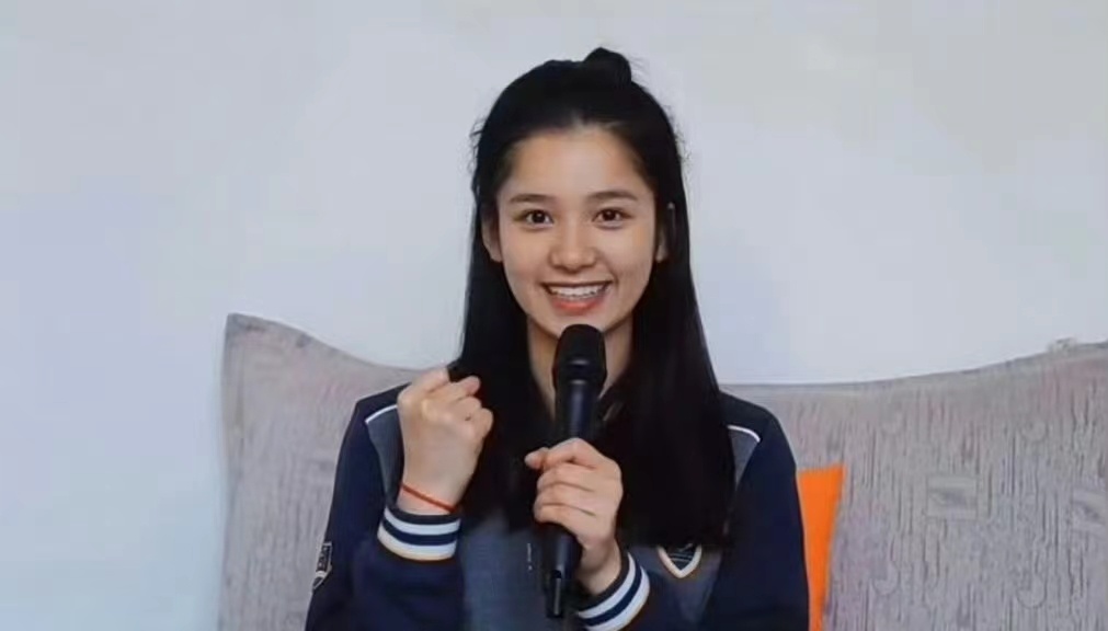 #学生时代的张婧仪##张婧仪学生时代旧照#张婧仪学生时代旧照，爱了 ​​​