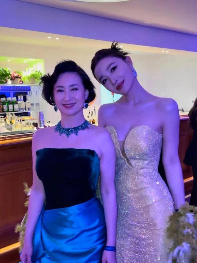 何超欣庆生众星云集，何超盈瘦身抢镜，何猷佳缺席引争议！ ​​​