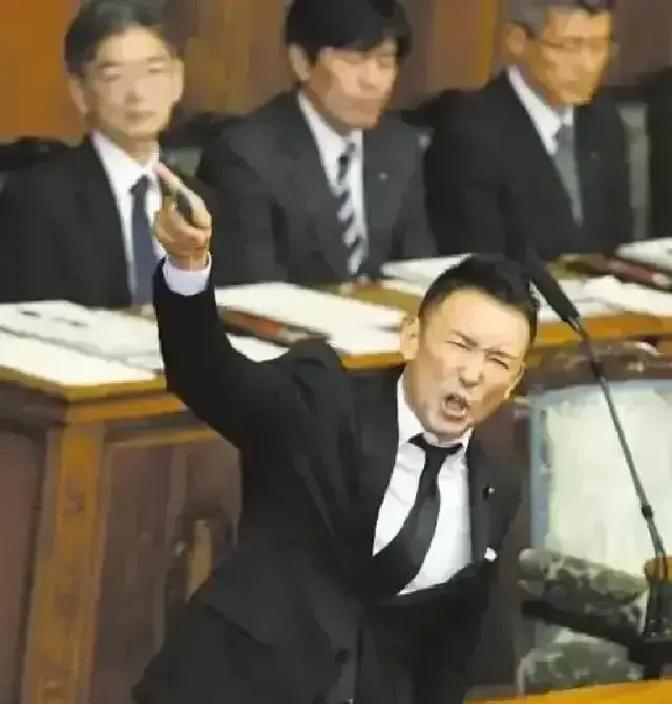 中日关系要走向对话，还是滑向冲突边缘？
 
日本参议员山本太郎在国会直言，“与中