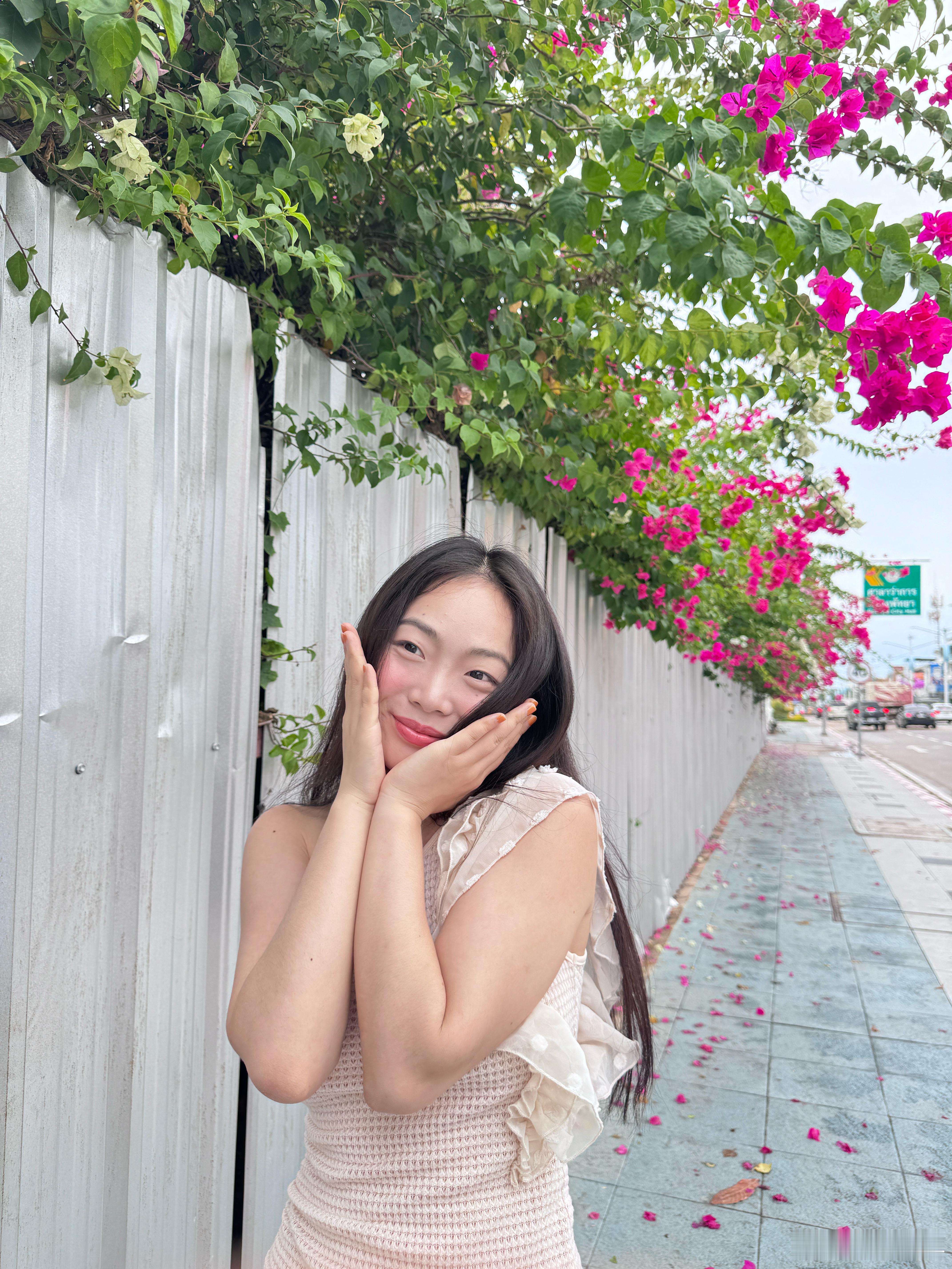 住的酒店有个小阳台💐每天都是小秦阿姨洗干净的香香衣衣～感觉是在芭提雅定居了哈哈