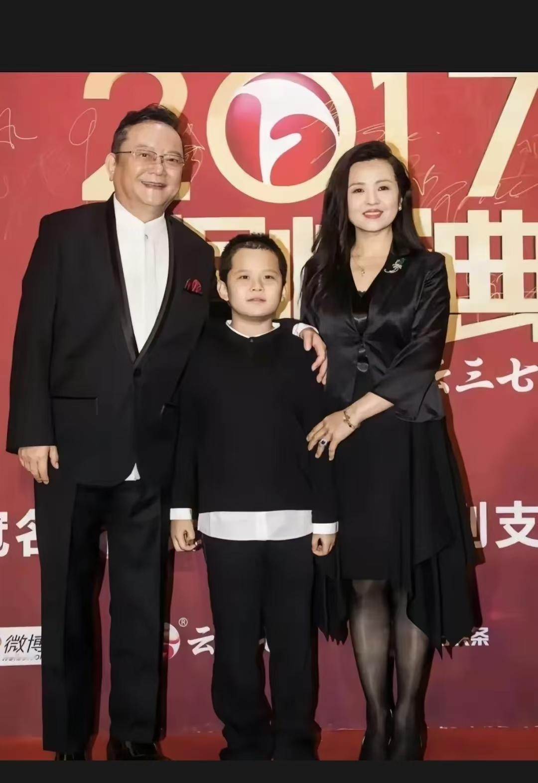 77岁的王刚，60岁的时候得了一子，本以为晚年可以安享清福，没想到现在17岁的儿