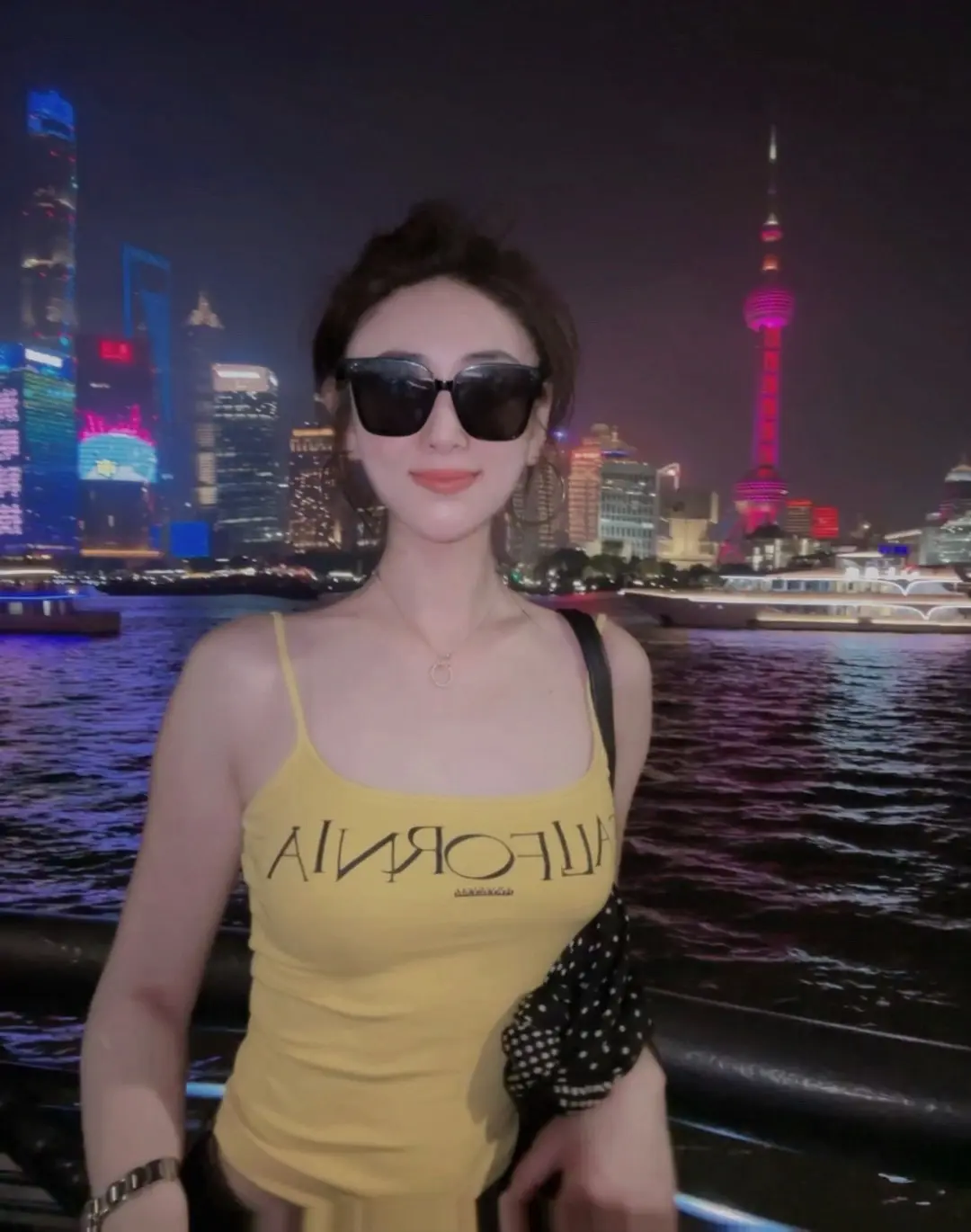 三毛说：“人这一生，匆匆而过，若说真有所图，也不过是一份温暖和惦记。”