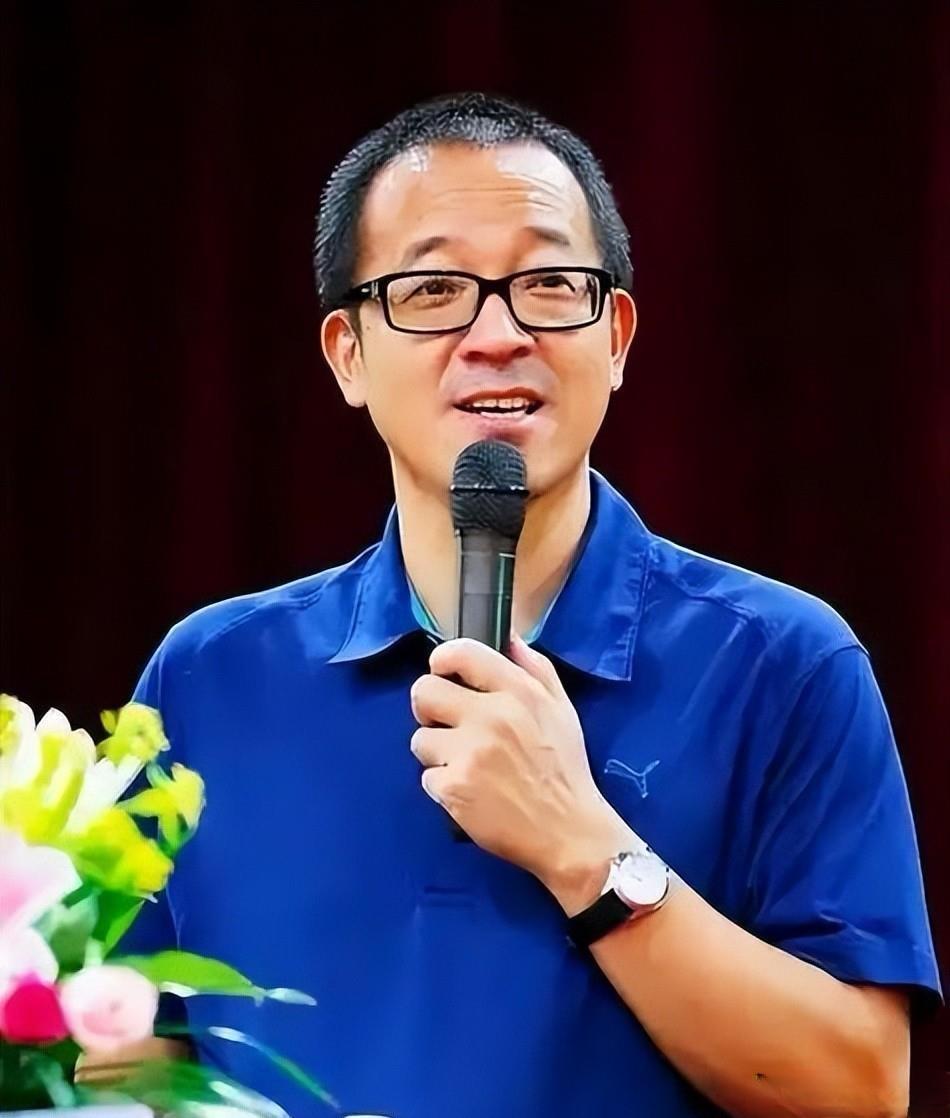 东方甄选一天“蒸发”4名大将！打工人真的只是转型的“耗材”吗？


昨天下午，东