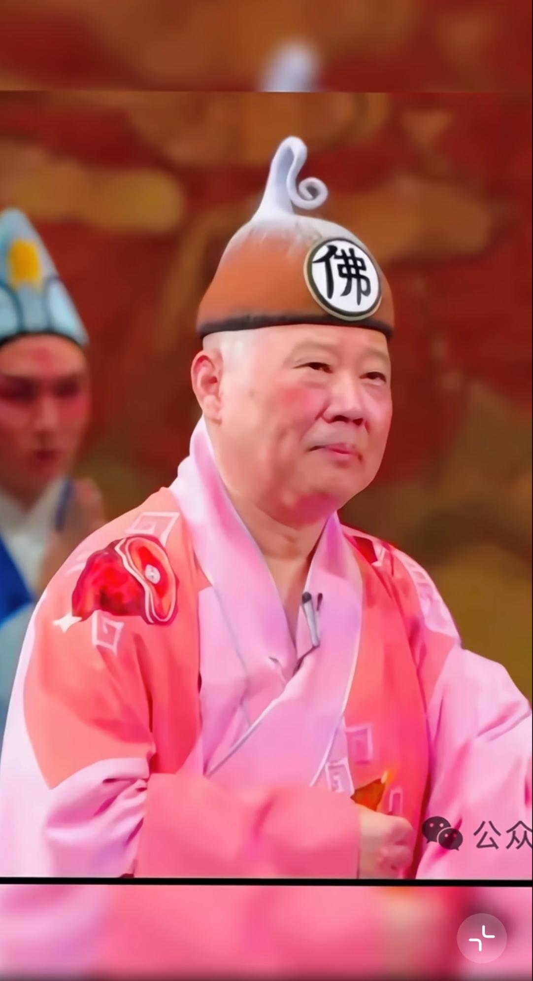 这么大的腕儿也来扮丑。不应该呀！