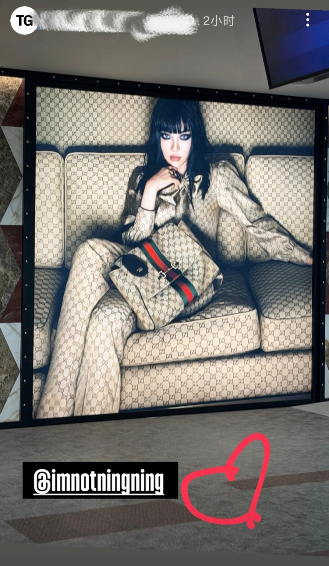 宁艺卓前任vogue Japan主编，现任《W》中文版特约顾问主编Tiffany