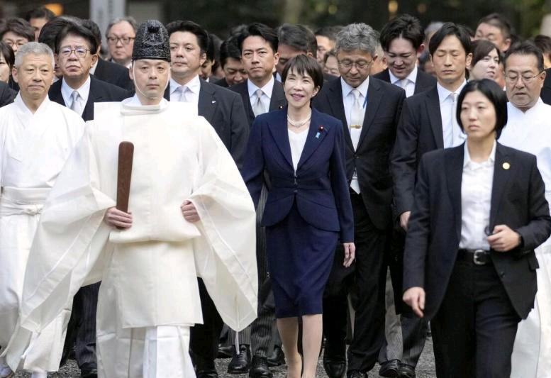 高市早苗1月5日到日本中部三重县伊势市的伊势神宫进行参拜后对媒体表示，她希望今年