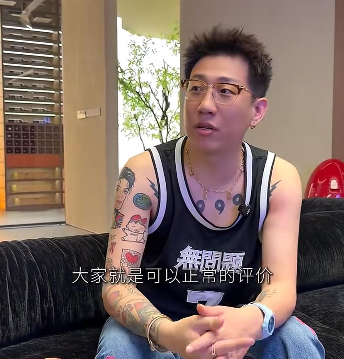 太豪横！知名网红“老白不喝酒”晒小破屋，一瓶酒就要高达10多万
7月5号，老白不
