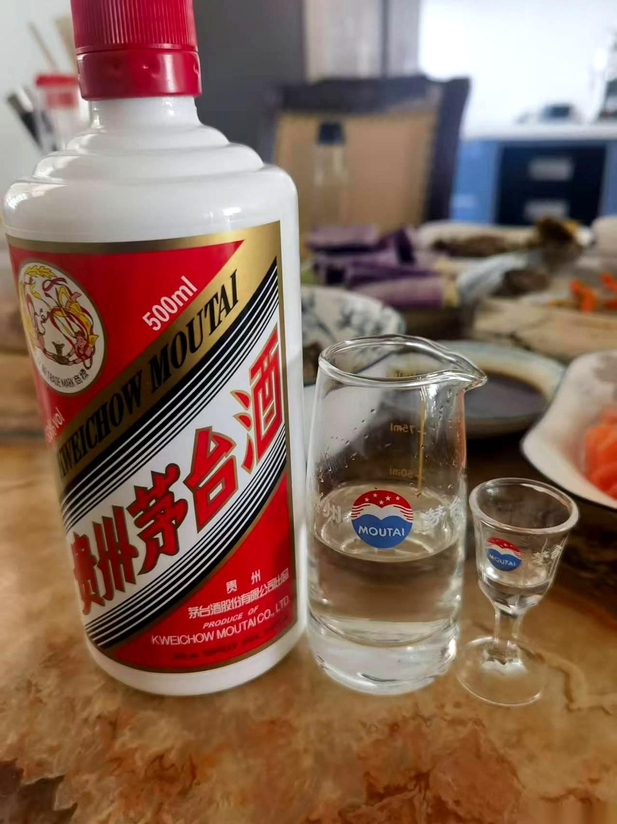 老妈80了。我，一个50多岁没正经下过厨房的“大少爷”，在家族群里撂下一句话：今