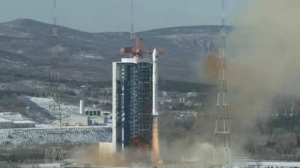 【我国资源三号04星成功发射】今天，我国在太原卫星发射中心使用长征四号乙运载火箭