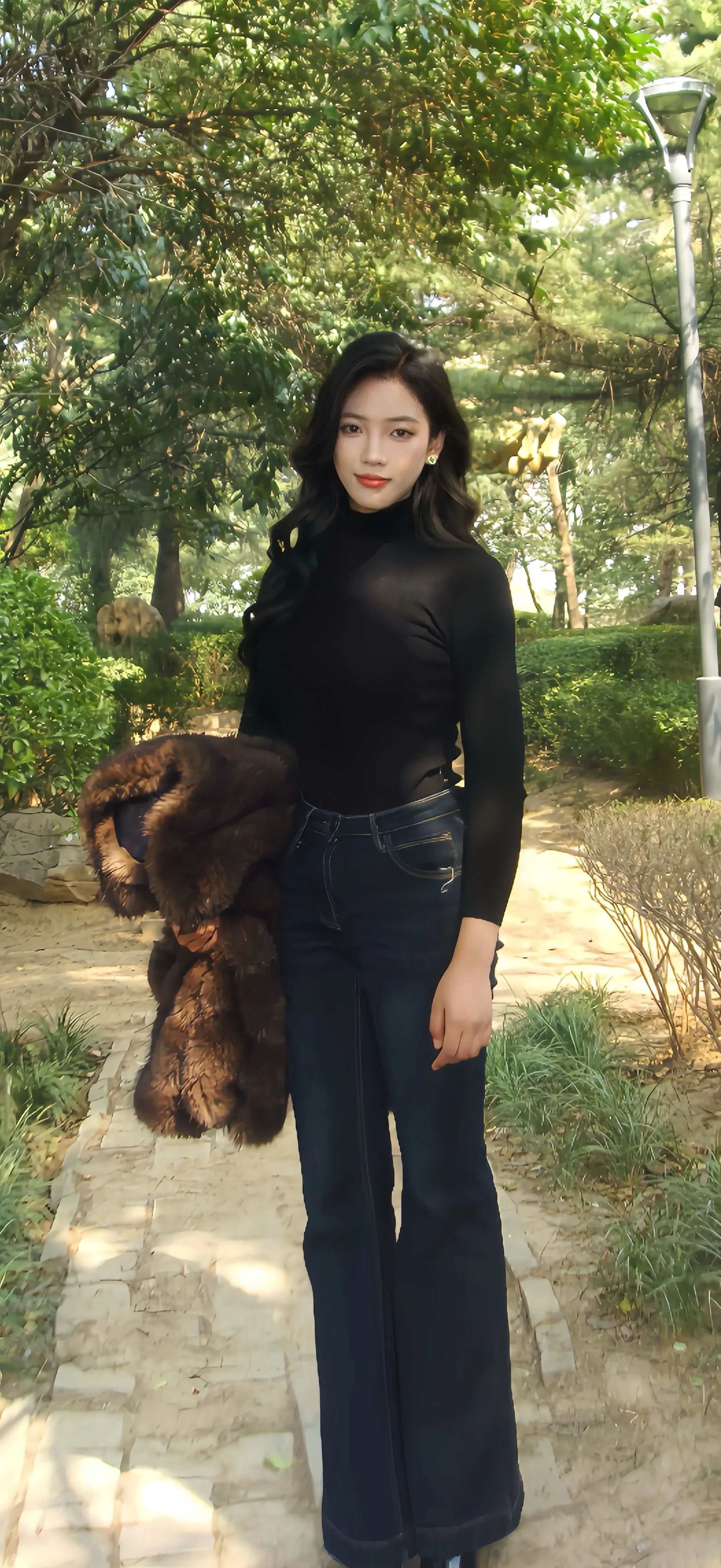 中华儿女多奇志  不爱红装爱武装。